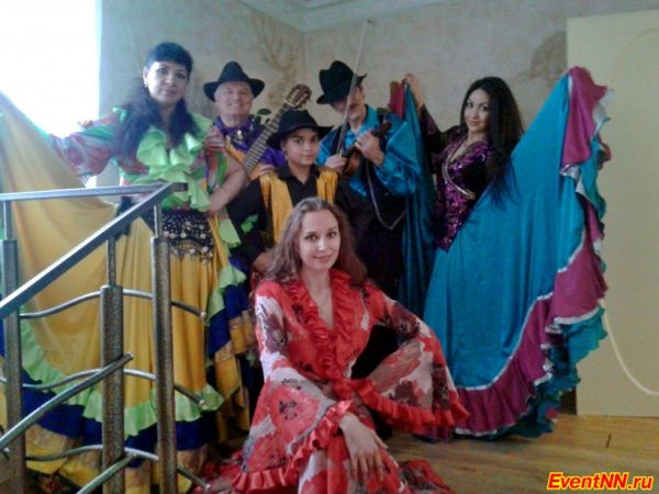         Цыганский ансамбль «Земфира»: «Наши выступления приносят людям праздник» 