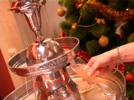 Компания «Фонтан де Люкс»: о новогодних шоколадных фонтанах и фонтане с молоком