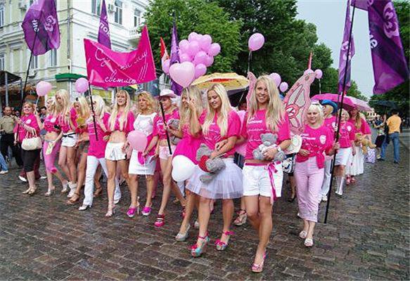 Всемирный день блондинок в Нижнем Новгороде: парад блондинок состоится при любой погоде!
