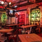 Fabrika Bar & Club (Фабрика Бар и Клуб): сочетание традиционной барной культуры, современной кухни и правильной музыки