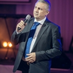 Ведущий Владимир Степанов: «Стараюсь охватить своим вниманием каждого гостя!»