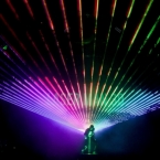 Лазерное шоу LaserMan Show: об интерактивном светодиодном костюме, особенностях шоу и необычных выступлениях