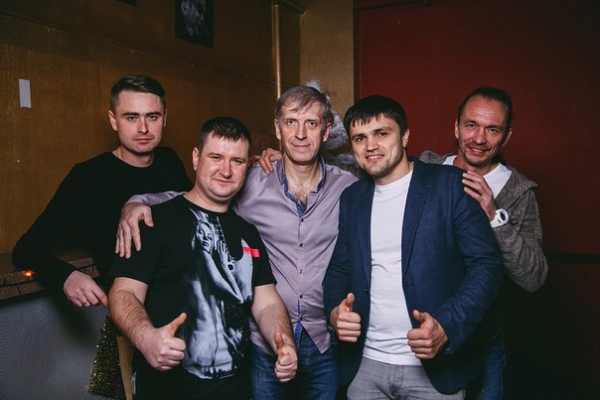 Кавер-группа "ПОЛЬЗА" в Дзержинском клубе Halli Galli (Новогодняя программа, супер хиты). Кавер-группа "ПОЛЬЗА" в Дзержинском клубе Halli Galli (Новогодняя программа, супер хиты).