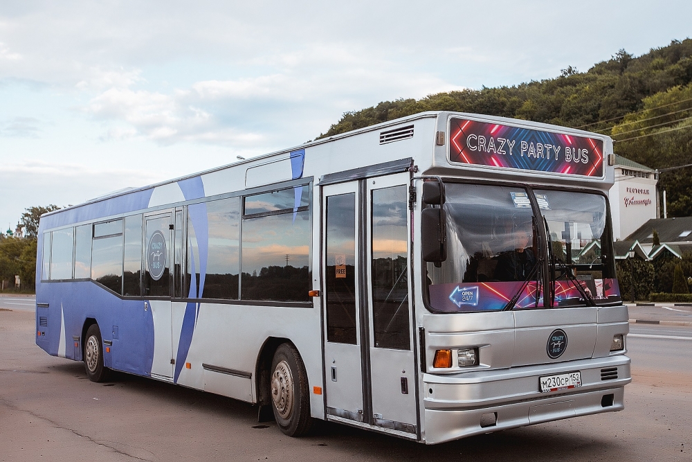Новогодний корпоратив в обновленном Crazy Party Bus
