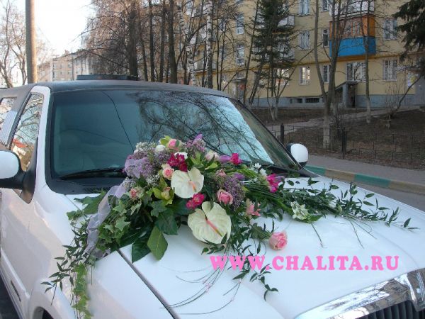 Украшение живыми цветами машин на свадьбу Украшение живыми цветами машин на свадьбу