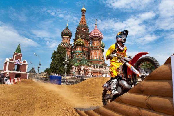 250 САМОСВАЛОВ ПЕСКА – МОСКОВСКАЯ ГОЛОВОЛОМКА 250 САМОСВАЛОВ ПЕСКА – МОСКОВСКАЯ ГОЛОВОЛОМКА