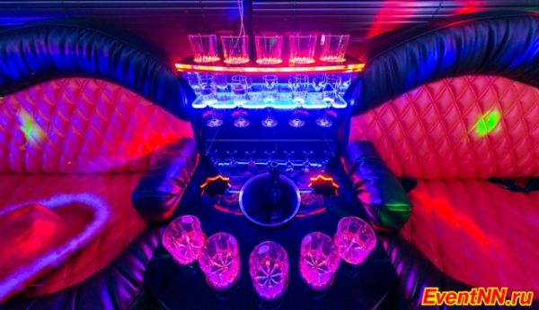   Автобус-лимузин PartyBus (ПатиБас) – это праздник в новом формате «Супер-вечеринка на колесах»!