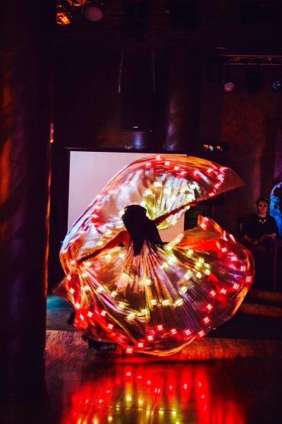 Ayluna show профессиональный исполнитель Belly Dance: «Моё шоу с пиксельными крыльями не имеет аналогов в Нижнем Новгороде!» Ayluna show профессиональный исполнитель Belly Dance: «Моё шоу с пиксельными крыльями не имеет аналогов в Нижнем Новгороде!»