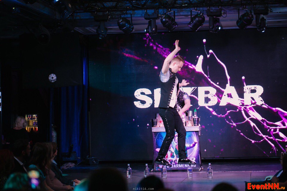 Бармен-шоу SkyBar: о хождении по бутылкам, академии барменов и выступлениях на Кубе и в Индии