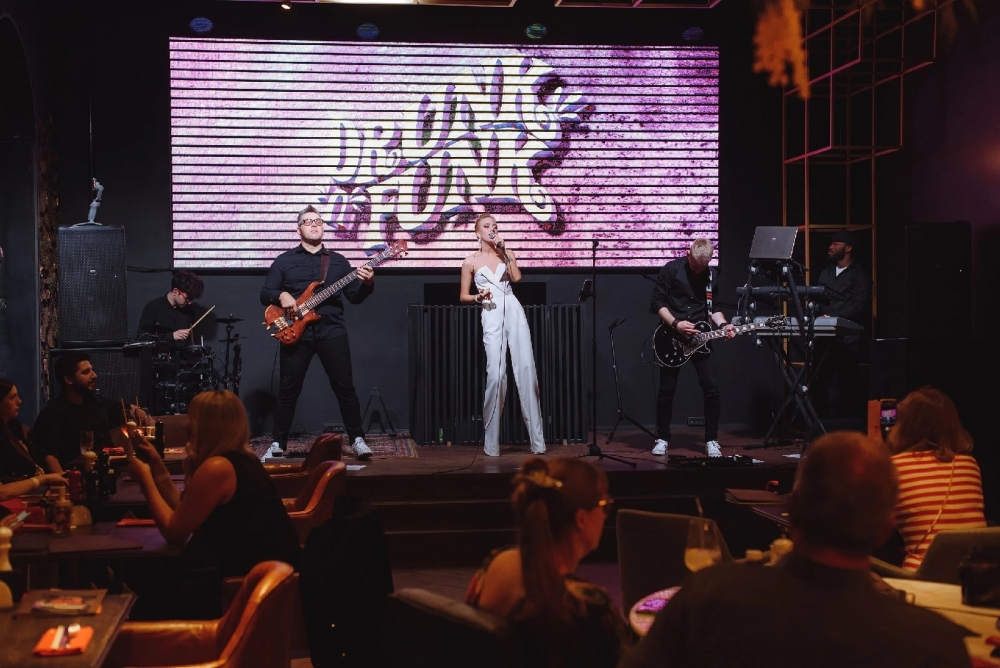 Кавер-группа Drunk'n'Funk: «Готовы давать программу на четырёх языках более восьми часов подряд» Кавер-группа Drunk'n'Funk: «Готовы давать программу на четырёх языках более восьми часов подряд»