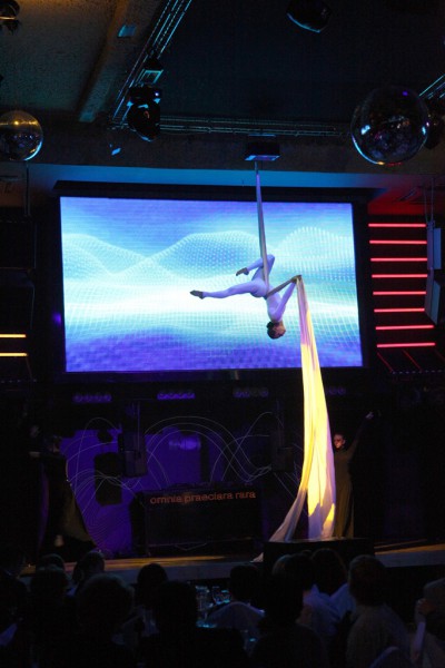   HR-   2011, ,  