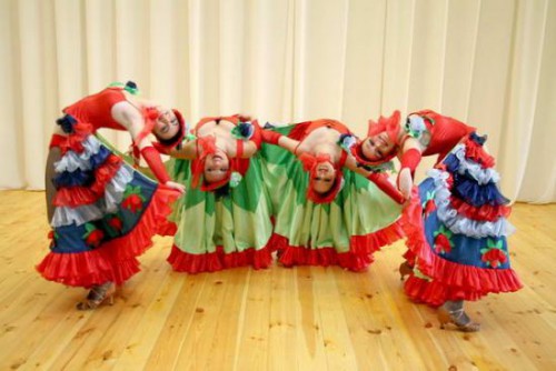 сценические костюмы, головные уборы, аксессуары, предметы бутафории, прокат сценических костюмов