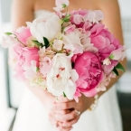 5 способов бросить свадебный букет невесты