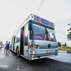 Автобус-лимузин Crazy Party Bus: атмосфера праздника, позитива, яркости и веселья!