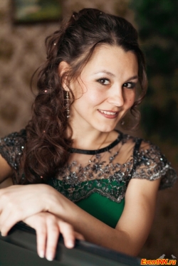 Марина Горячева, Ведущая праздников, певица.