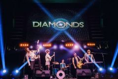        -  THE DIAMONDS -     !