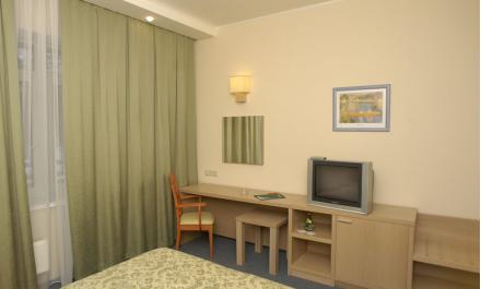 Загородный Отель Чайка Загородный Отель "Чайка" В Нижнем Н.: (831) 256-48-08, 256-54-56, в Дзержинске: (8313) 24-30-40, 242-242, 24-30-50;