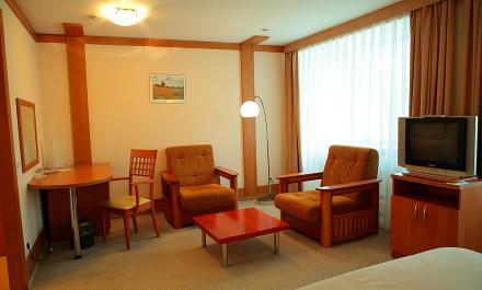 Загородный Отель Чайка Загородный Отель "Чайка" В Нижнем Н.: (831) 256-48-08, 256-54-56, в Дзержинске: (8313) 24-30-40, 242-242, 24-30-50;