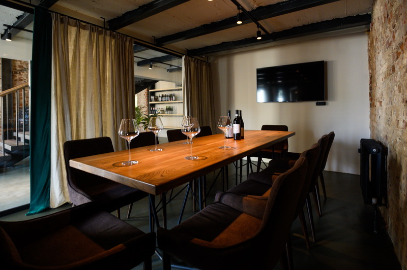    "VINS"  +7 (831) 281-08-30