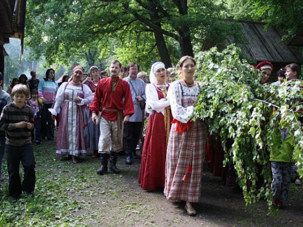 Троица в Нижнем Новгороде: народные гуляния на Щелоковском хуторе Троица в Нижнем Новгороде: народные гуляния на Щелоковском хуторе