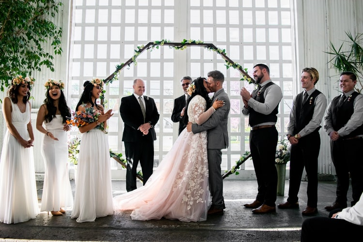 День работников ЗАГСа: самые необычные астраханские свадьбы