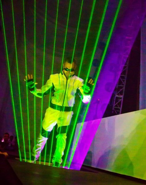 Впервые в Нижнем! Уникальное Laser Man шоу на фестивале WaterDance Впервые в Нижнем! Уникальное Laser Man шоу на фестивале WaterDance