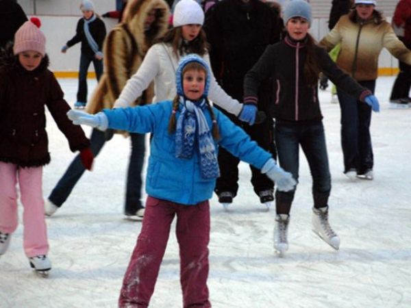 Из-за погоды перенесена дата открытия катка на Рождественской: выбираем каток с искусственным льдом