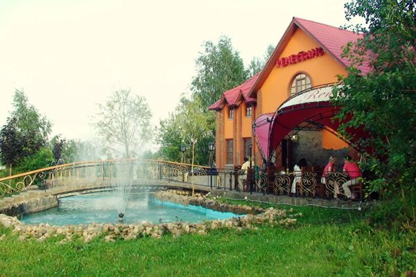 Летние ночи в "Ренессансе" Летние ночи в "Ренессансе"