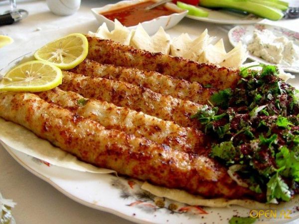 Национальная азербайджанская кухня в кафе "Ренессанс" Национальная азербайджанская кухня в кафе "Ренессанс"