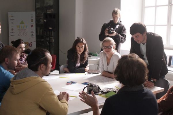Urban Media Week 2014 в Нижнем Новгороде: исследователи городского пространства изучат киноцентр «Рекорд» Urban Media Week 2014 в Нижнем Новгороде: исследователи городского пространства изучат киноцентр «Рекорд»